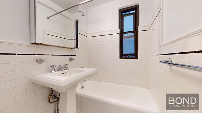Building Photo - 141 E 56th St