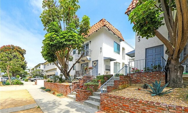 Building Photo - Amazing and Wonderful one bedroom Apartment .