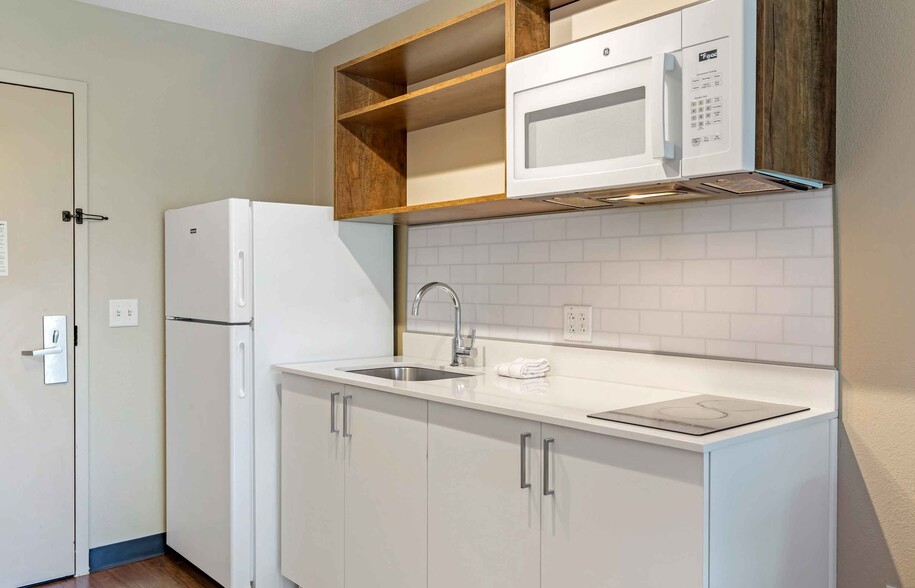 Building Photo - Furnished Studio-Boston - Burlington