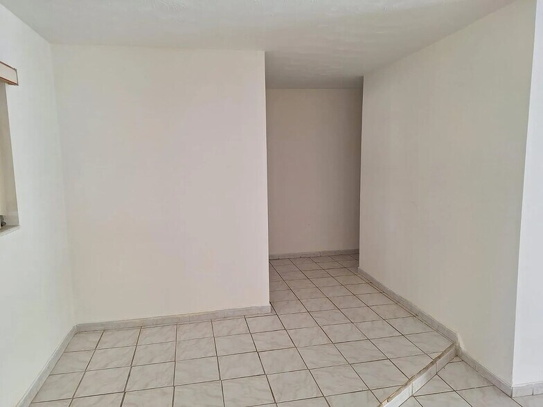 Building Photo - 6330 SW 65th Ave