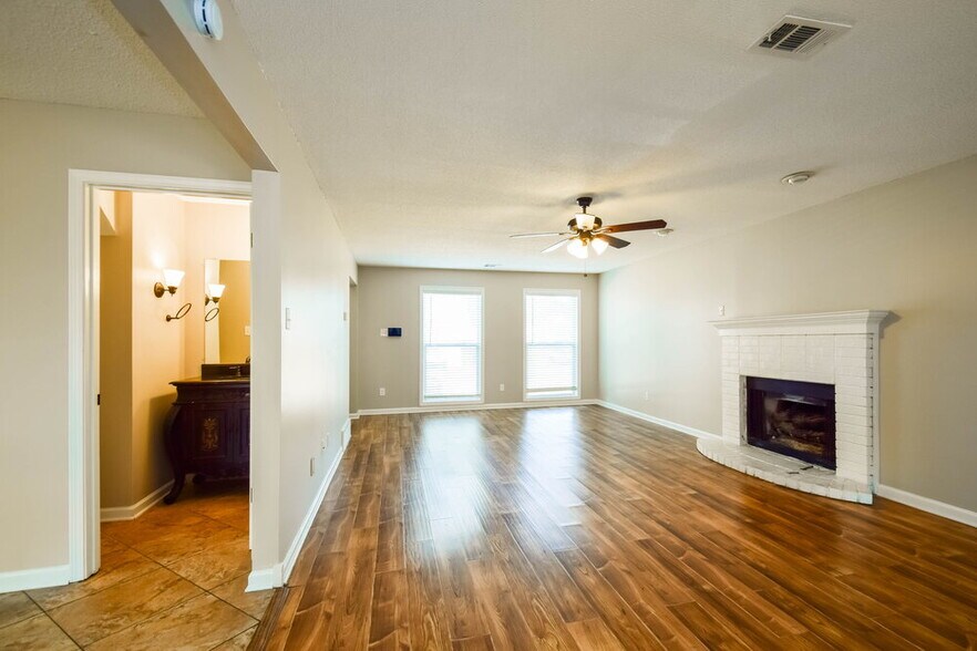 Building Photo - 8151 Cross Creek Ct