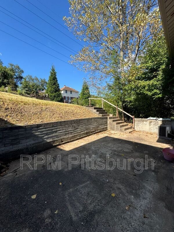 Building Photo - 249 Elwyn Ave