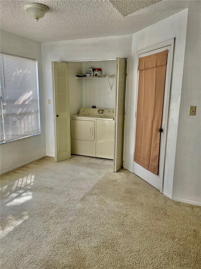 Building Photo - 2946 S University Dr