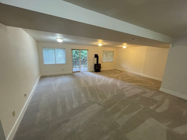 Building Photo - 4303 Kingsway