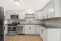 Building Photo - Beautiful 3 bedroom home in Homestead available July 10!