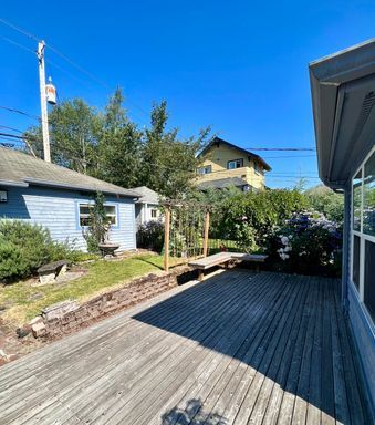 Building Photo - Beautiful 3 Bedroom Home in the Heart of Q...
