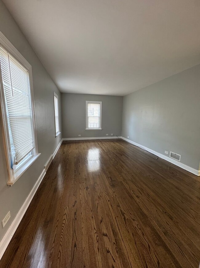 Building Photo - Move-in ready 3-bedroom home located in La...