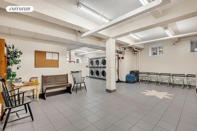 Building Photo - 76-15 35th Ave