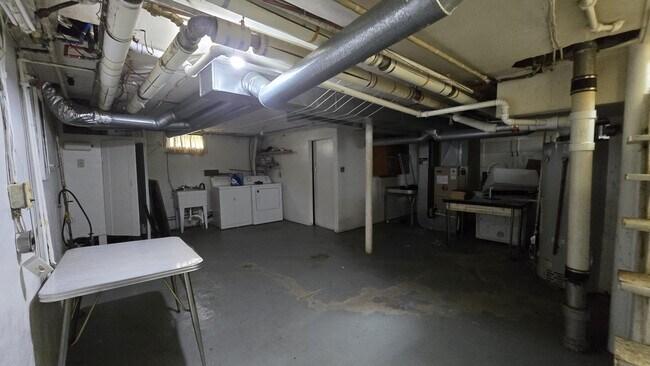 Building Photo - 609 Oak Hill Ave