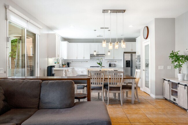 Building Photo - 282 Paseo Vista Cir