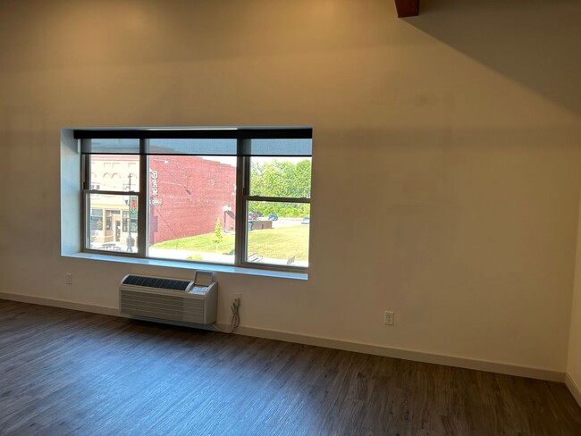 Building Photo - Studio Unit at Tiller+Main