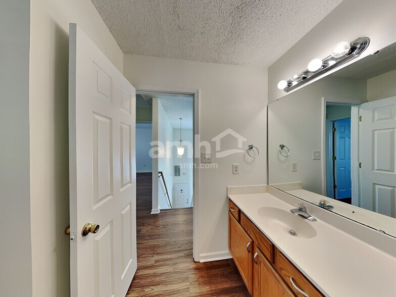 Building Photo - 5615 Waverly Lynn Ln