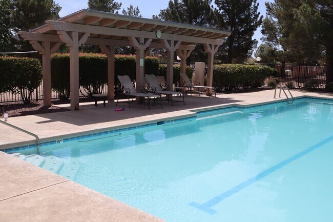 Building Photo - Your own resort! Splish Splash and Relax.
