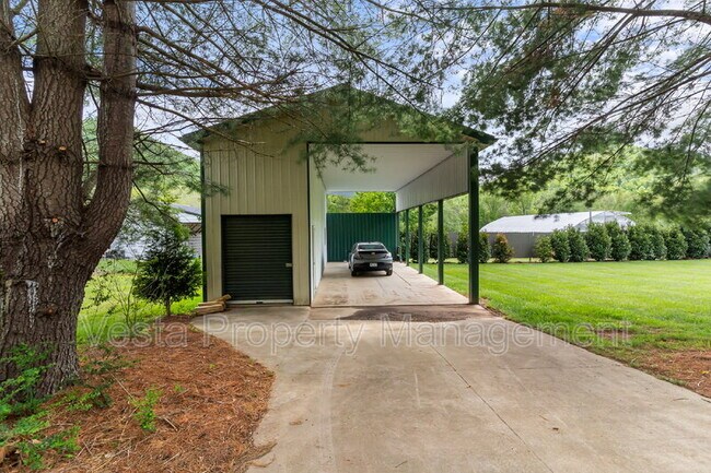 Building Photo - 857 Reems Creek Rd