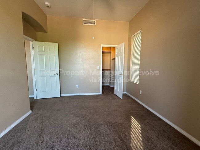 Building Photo - 16420 N Thompson Peak Pkwy