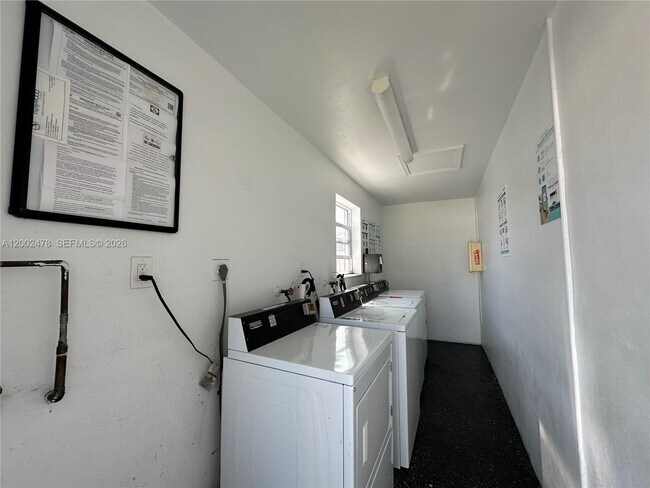 Building Photo - 2321 Madison St