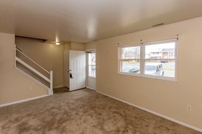Building Photo - 3 BR TH in Olde Forge