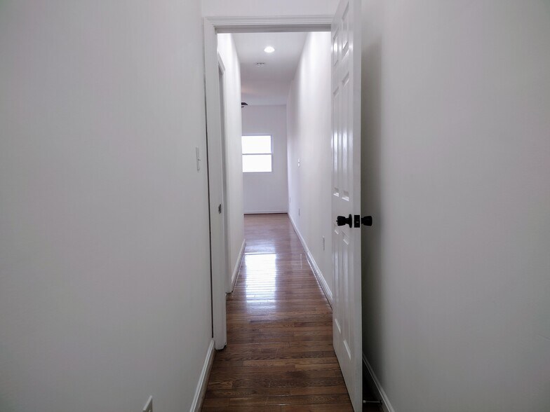 Building Photo - 1933 4th St NW