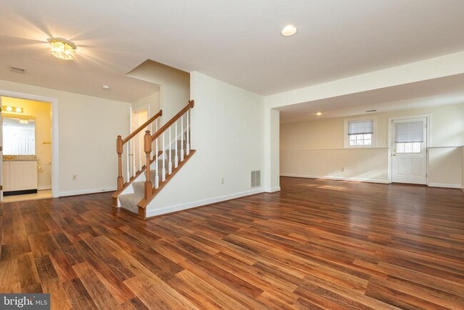 Building Photo - 14209 Floral Park Dr