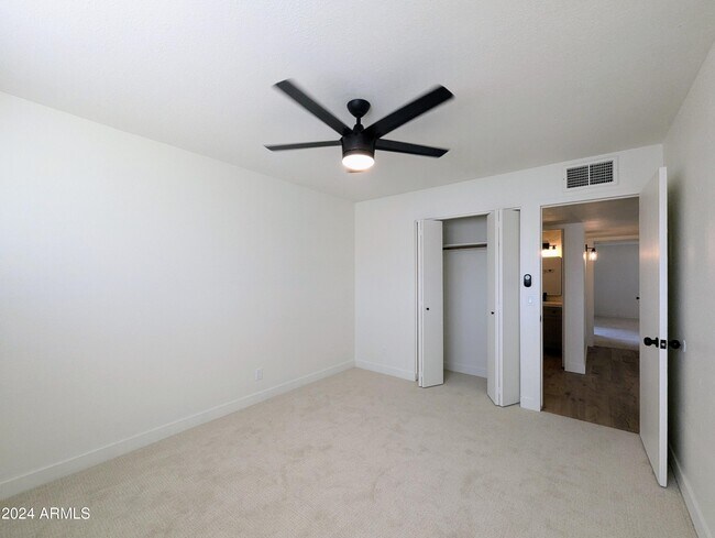 Building Photo - 121 N Flint Cir