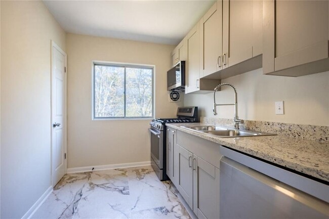 Building Photo - 91 Rumson Rd NE