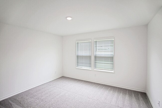 Building Photo - 951 Bluegrass Pt