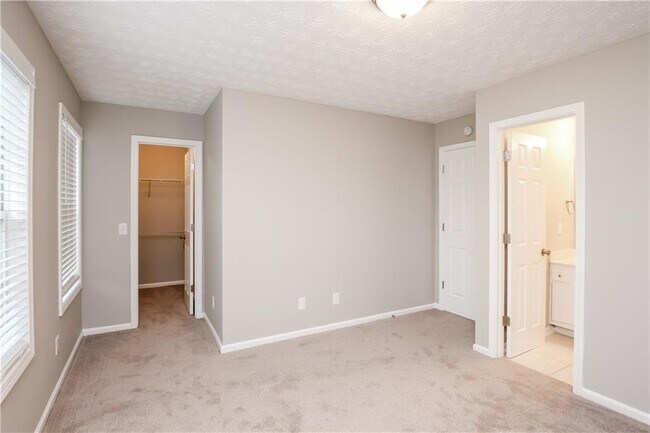 Building Photo - 2454 Canary Ct