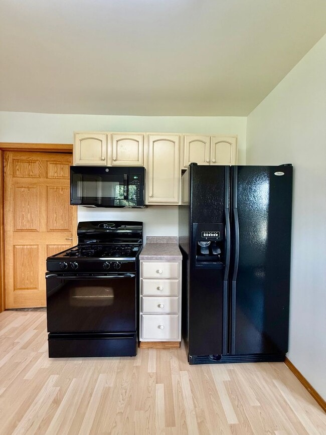 Building Photo - Charming 2-Bedroom Home Near the Hospital – Pet Friendly!