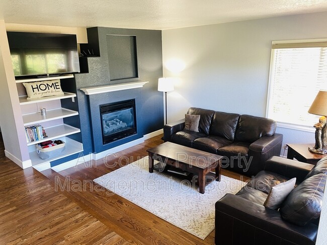 Building Photo - 381 lodgewood Lane