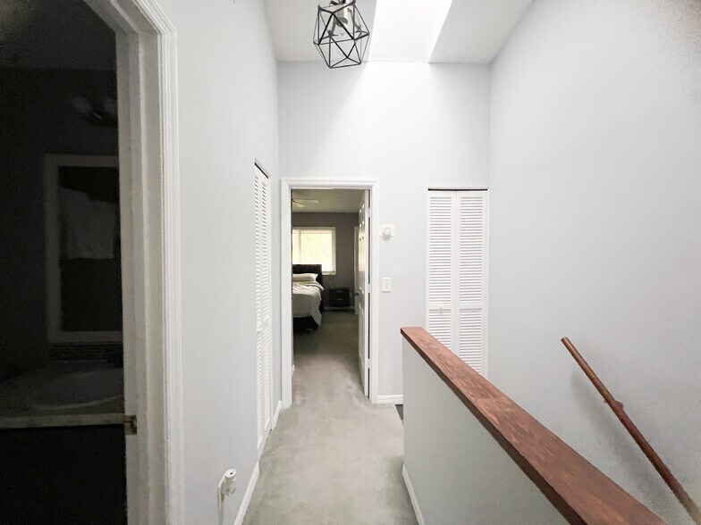 Building Photo - 7623 Baymeadows Cir W