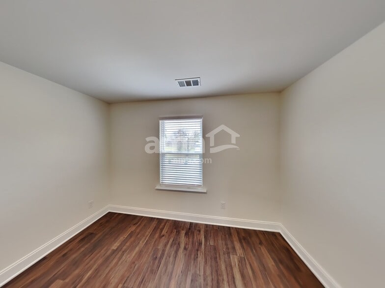 Building Photo - 2004 Williamshire Ln