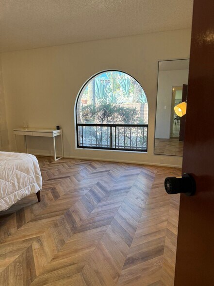 Building Photo - 1402 E Big Rock Rd