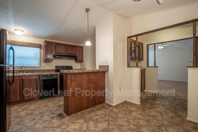 Building Photo - 359 E Zipp Rd