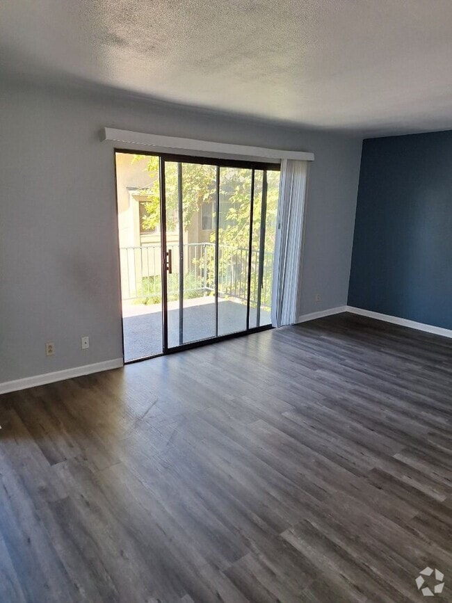 Building Photo - **Move in Special**, 2 Bed / 2 Bath in th...
