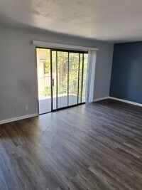 Building Photo - **Move in Special**,  2 Bed / 2 Bath in th...