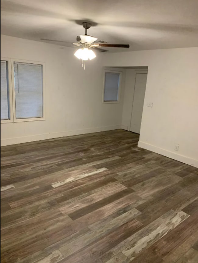 Building Photo - Beautifully Redone 2 Bedroom House! Available for a 5/1 Move In!!! *Updated Photos to Come*