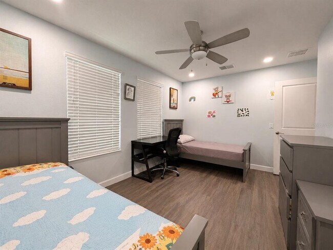Building Photo - 10253 Love Story St