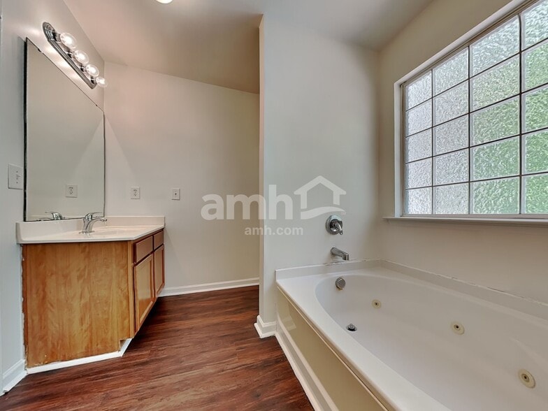 Building Photo - 5145 Chasteal Trail