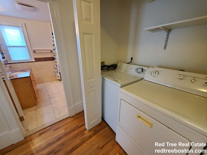 Building Photo - 8 White Ave