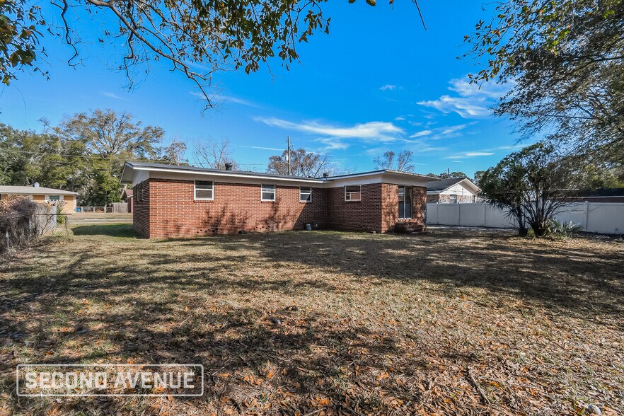 Building Photo - 6536 Manhattan Dr