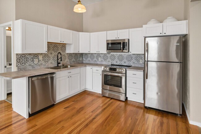 Building Photo - VINTAGE VAULT