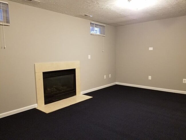 Building Photo - 3 Bedrooms 4 Bathroom House