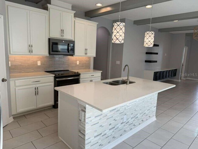 Building Photo - 1301 Clear Brook Pl