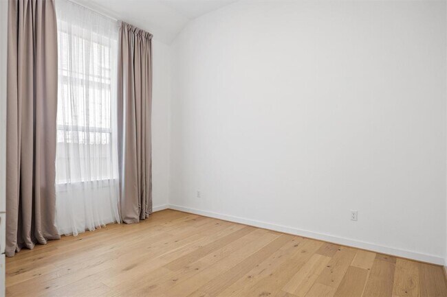 Building Photo - 1221 Texas Ash Ln