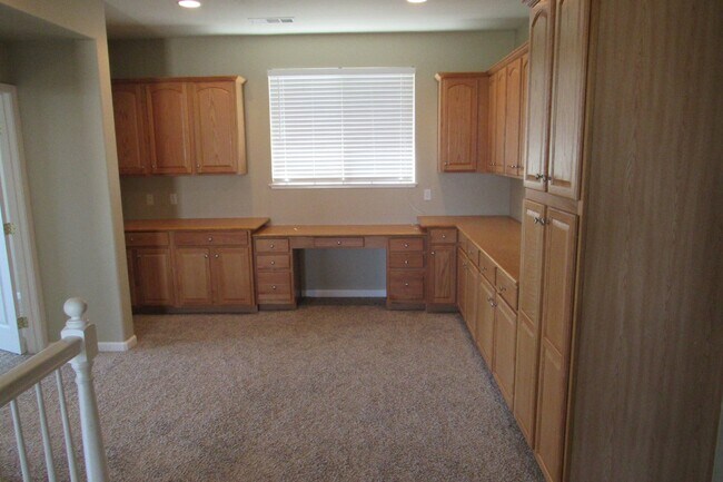 Building Photo - Beautiful Deer Ridge 4 Bed, 3 Bath Brentwood Home