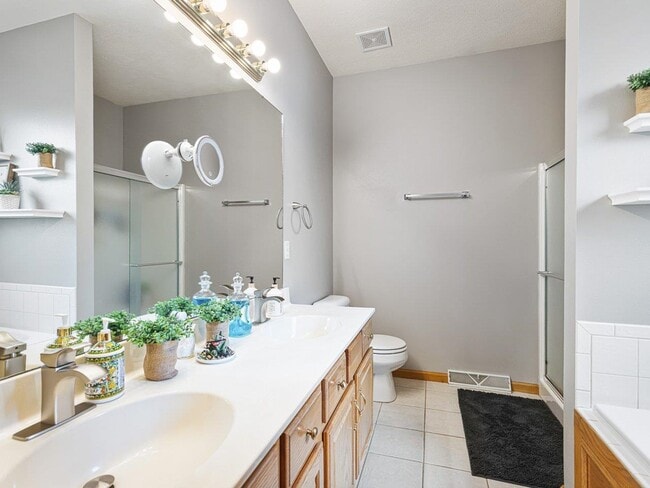Building Photo - 251 Ashbourne Dr