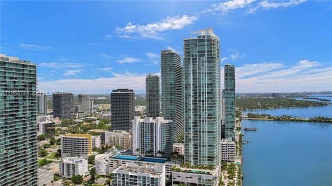 Building Photo - 480 NE 30th St