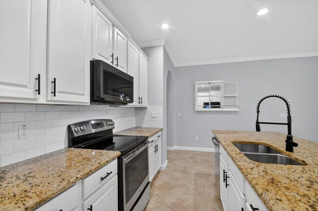 Building Photo - 10457 Wellington Parc Dr