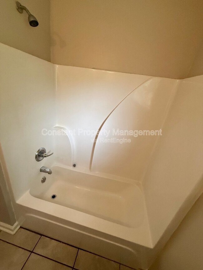 Building Photo - 181 Garrison Rd