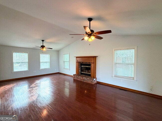 Building Photo - 292 Alexanders Ct